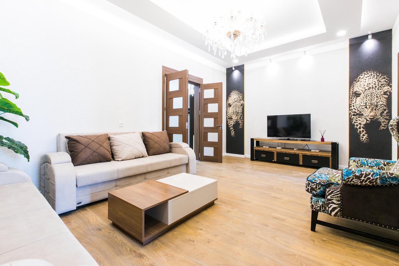 Sweet Home 6 Vip Rustaveli Avenue Tbilisi Esterno foto